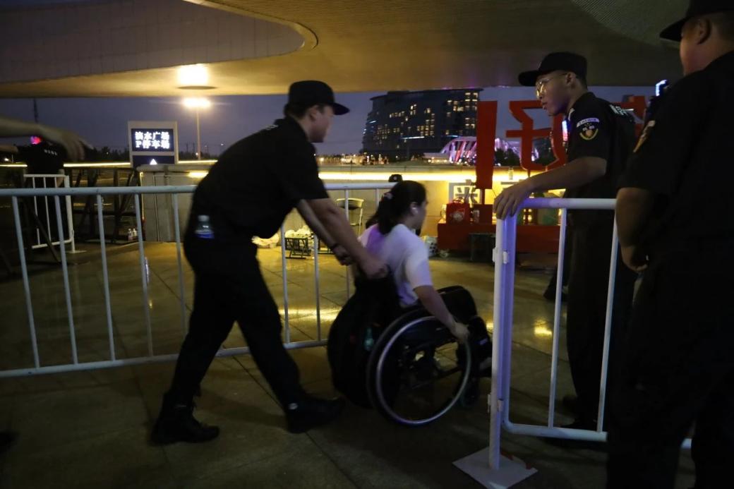 C:/Users/Administrator/Desktop/臺風“貝碧嘉”來襲，南京保安積極應對，“守”護萬家團圓！/13.jpg13