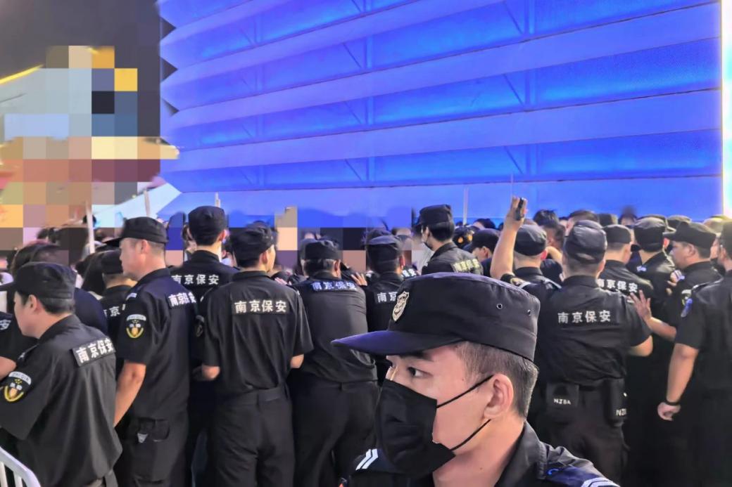 C:/Users/Administrator/Desktop/臺風“貝碧嘉”來襲，南京保安積極應對，“守”護萬家團圓！/12.jpg12