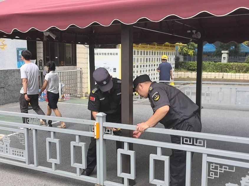 C:/Users/Administrator/Desktop/臺風“貝碧嘉”來襲，南京保安積極應對，“守”護萬家團圓！/4.jpg4