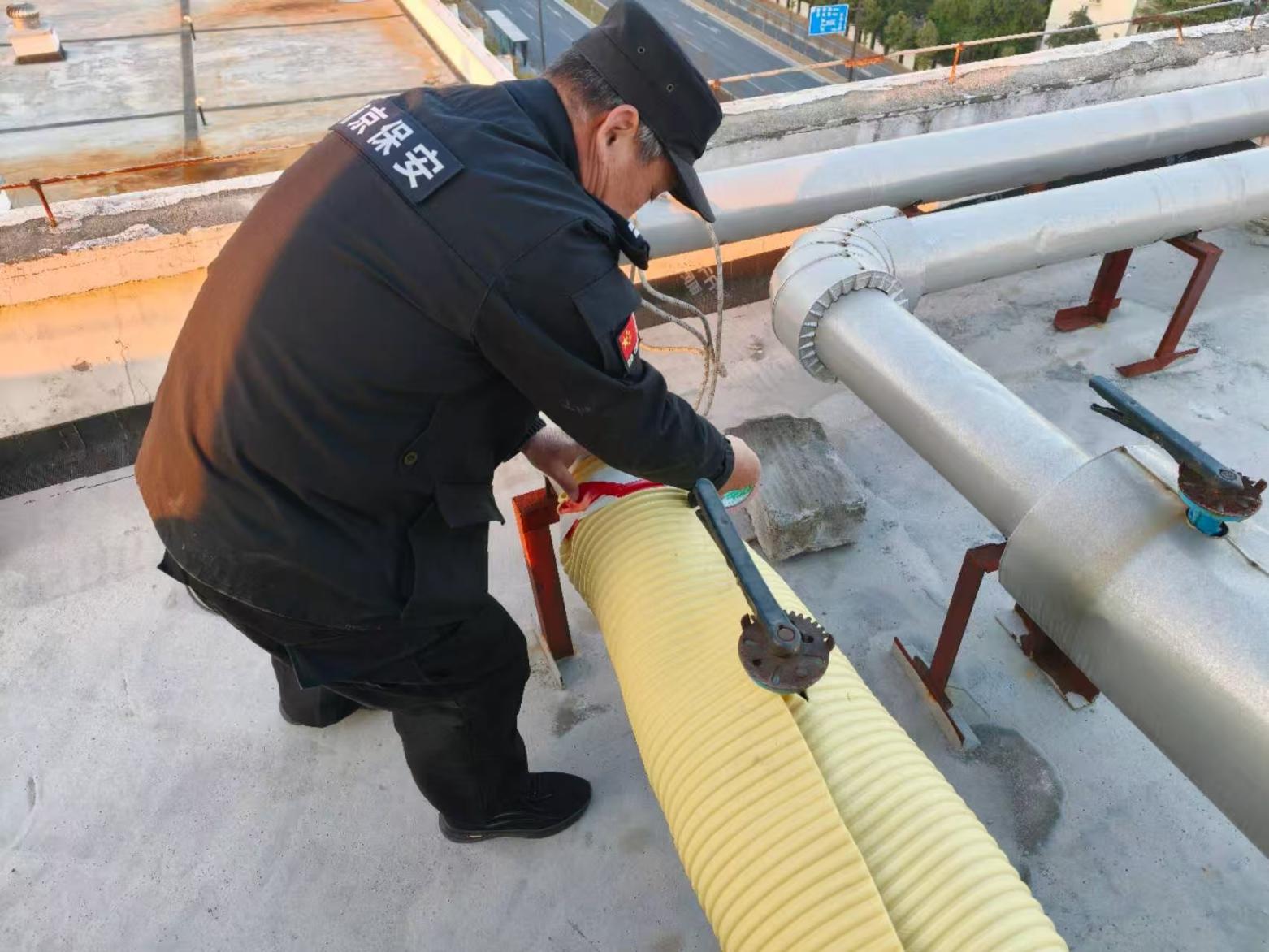 E:/25.12.10后 上傳網(wǎng)站留存/筑牢安全防線 護航平安元旦——南京市保安服務(wù)有限公司召開元旦節(jié)前安全生產(chǎn)專題部署會議/14_5.jpg14_5