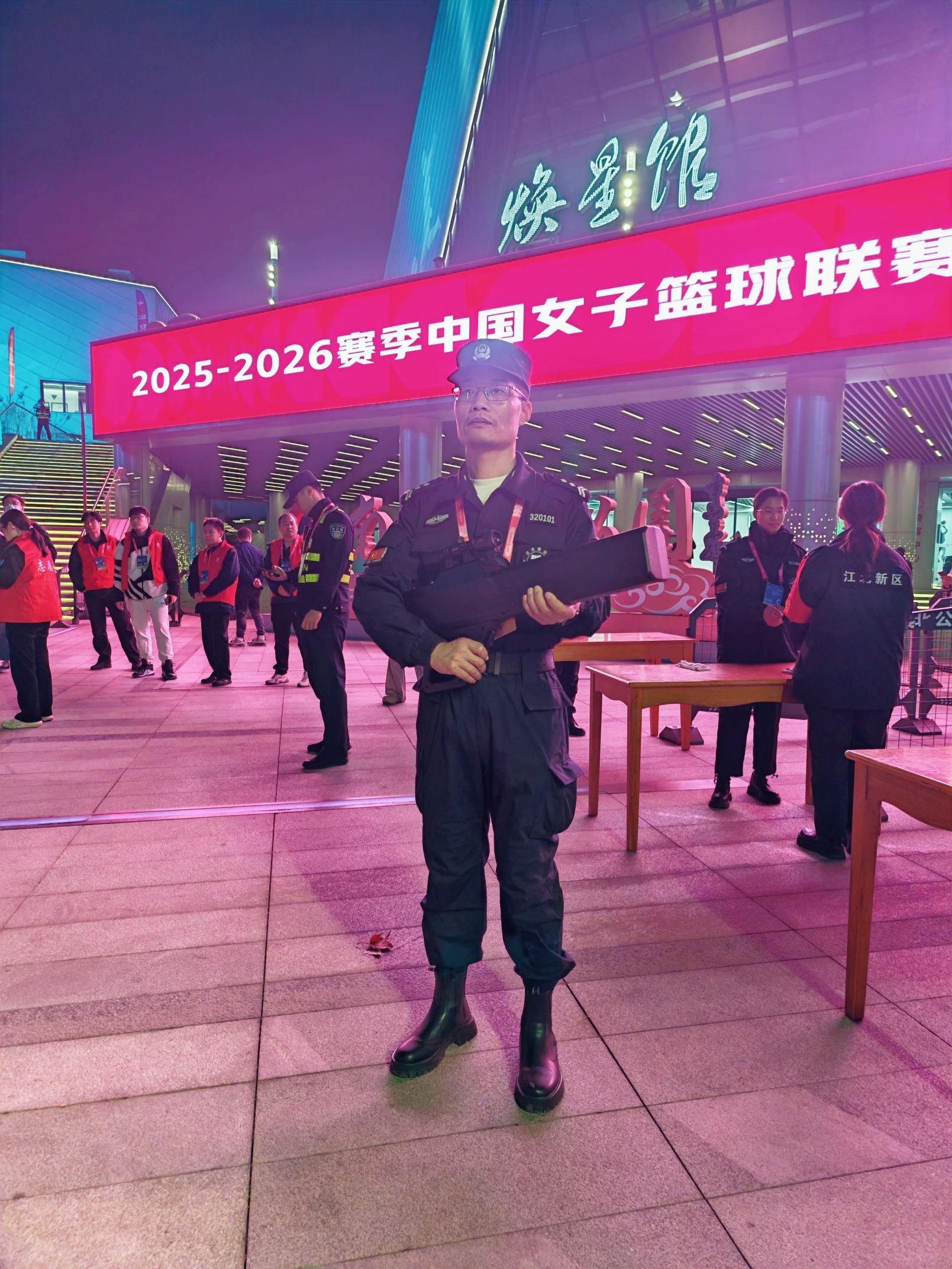 E:/25.12.10后 上傳網(wǎng)站留存/“保安衛(wèi)士”護(hù)航，熱血燃賽場！——南京市保安服務(wù)有限公司大廠分公司保障WCBA女籃聯(lián)賽激情開燃/照片/微信圖片_20251211080736_275_1.jpg微信圖片_20251211080736_275_1